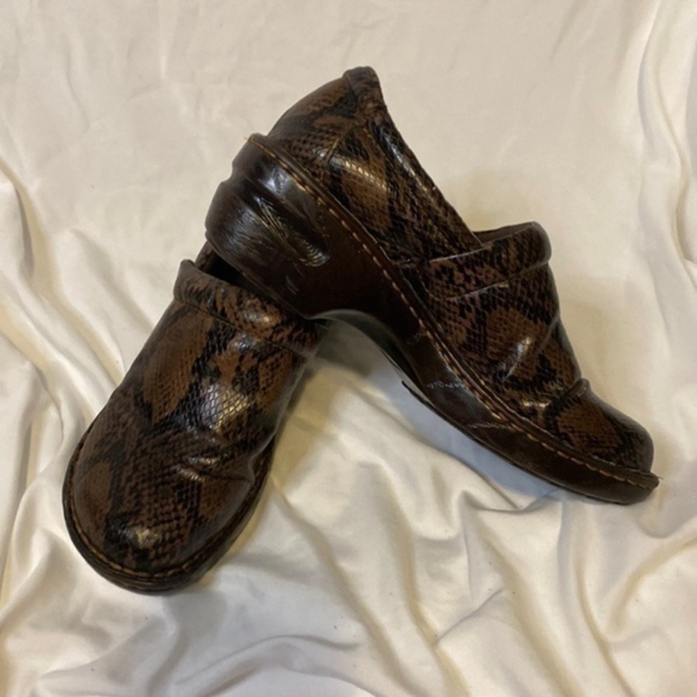 Born Peggy Clog Size 8 .5 Brown Black Leather Snakeskin Wedge Heel Work Shoe